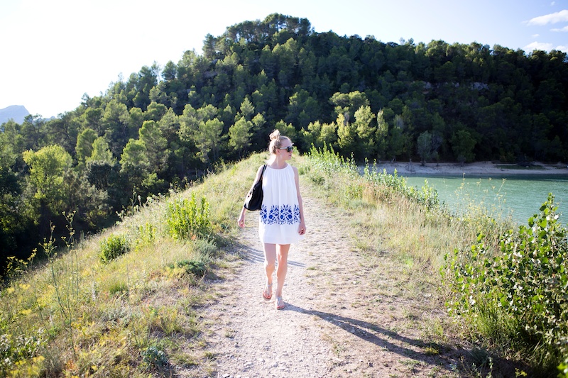 Lac de Cécélés, Montpellier, Chicwish Ethereal Dress in white blue, flowing summer dress, Chicwish, travelling, The Golden Bun, Travelblog